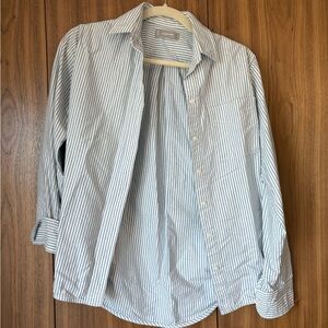 Everlane Classic Blue and White Button Down Shirt